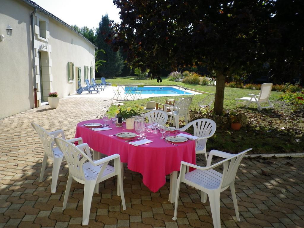 Logis Du Jacquelin Hotel Doussay Esterno foto