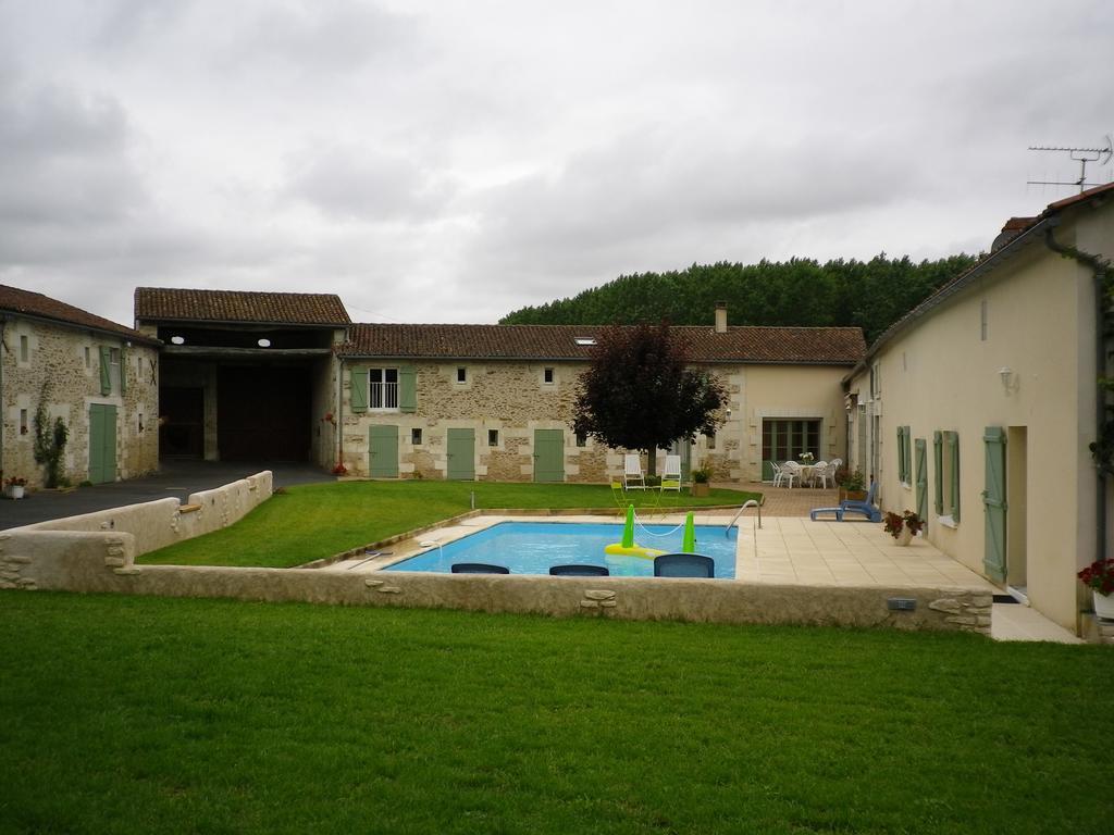 Logis Du Jacquelin Hotel Doussay Esterno foto