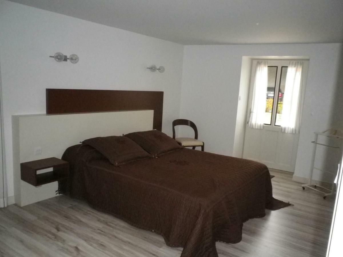 Logis Du Jacquelin Hotel Doussay Esterno foto