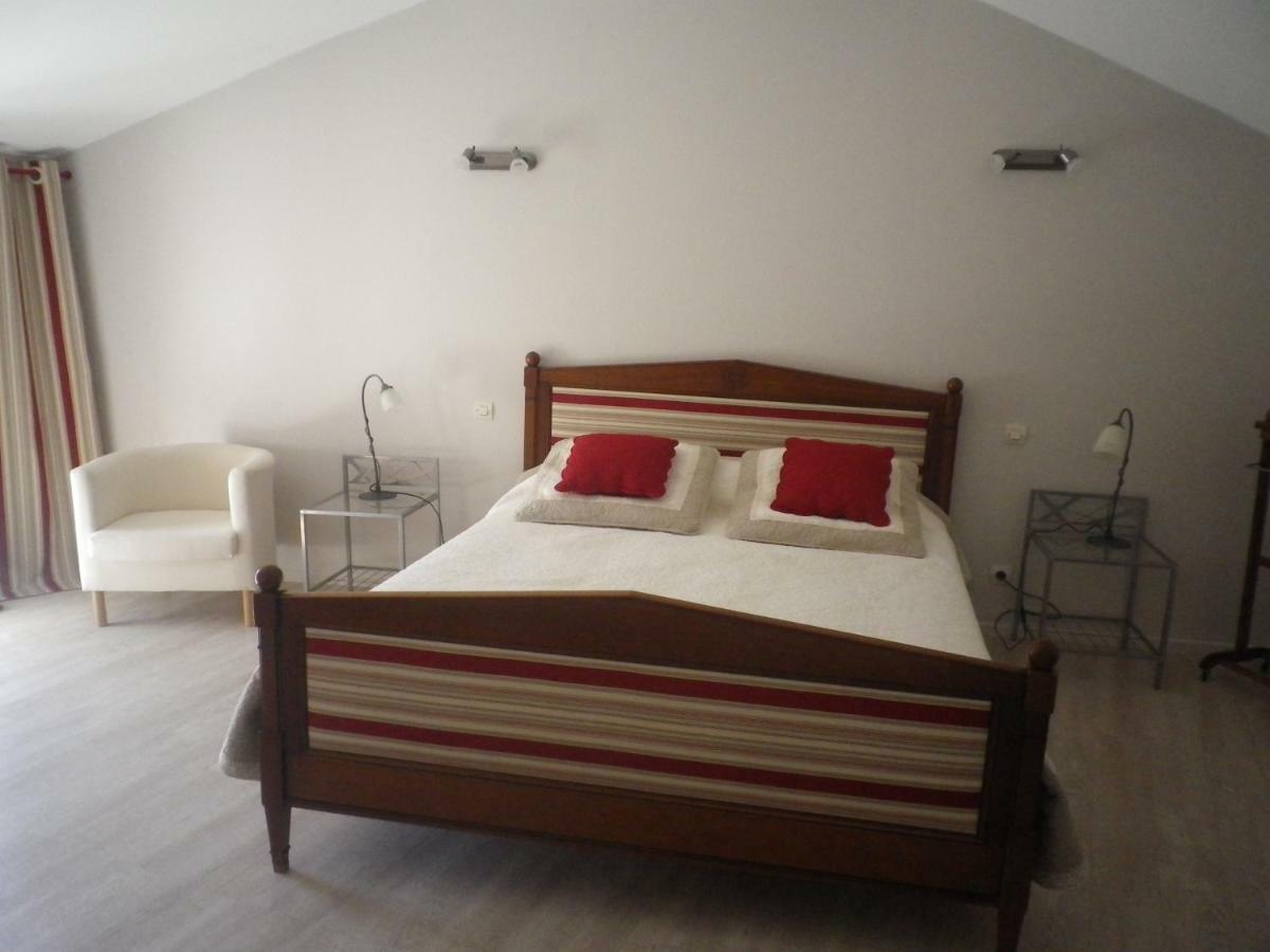 Logis Du Jacquelin Hotel Doussay Esterno foto